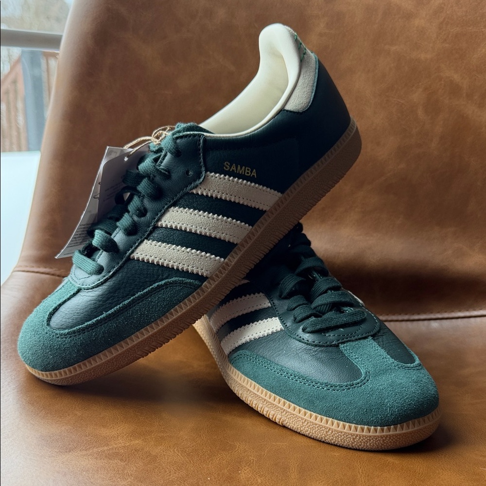 Adidas Samba Green and White. Women's size 8. Green is forest green "EAGLES"